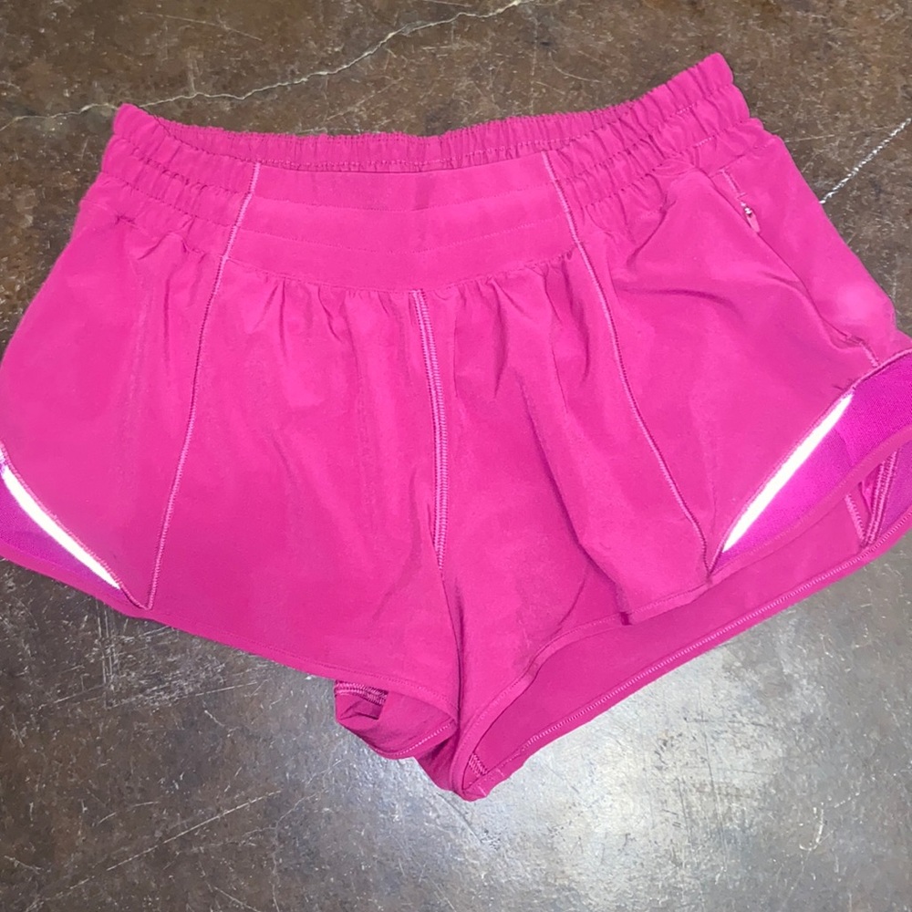 Lululemon hotty hot 6 2.5
